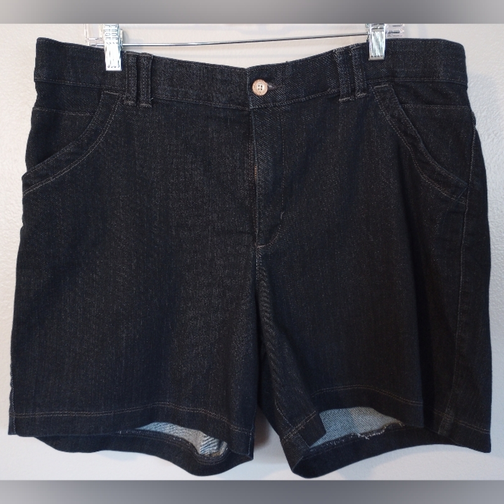Women's plus size mid-rise jean shorts with comfort stretch waistband